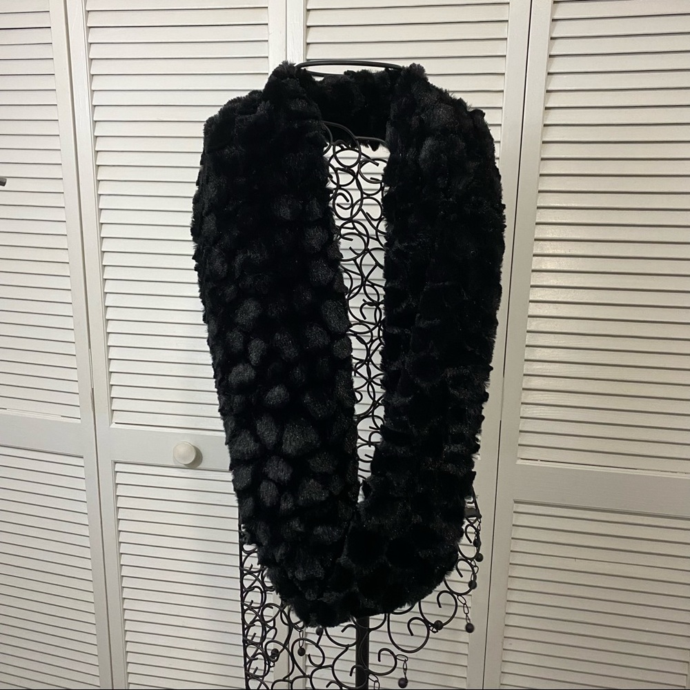Amiee Lynn. Black Faux Fur Infinity Scarf